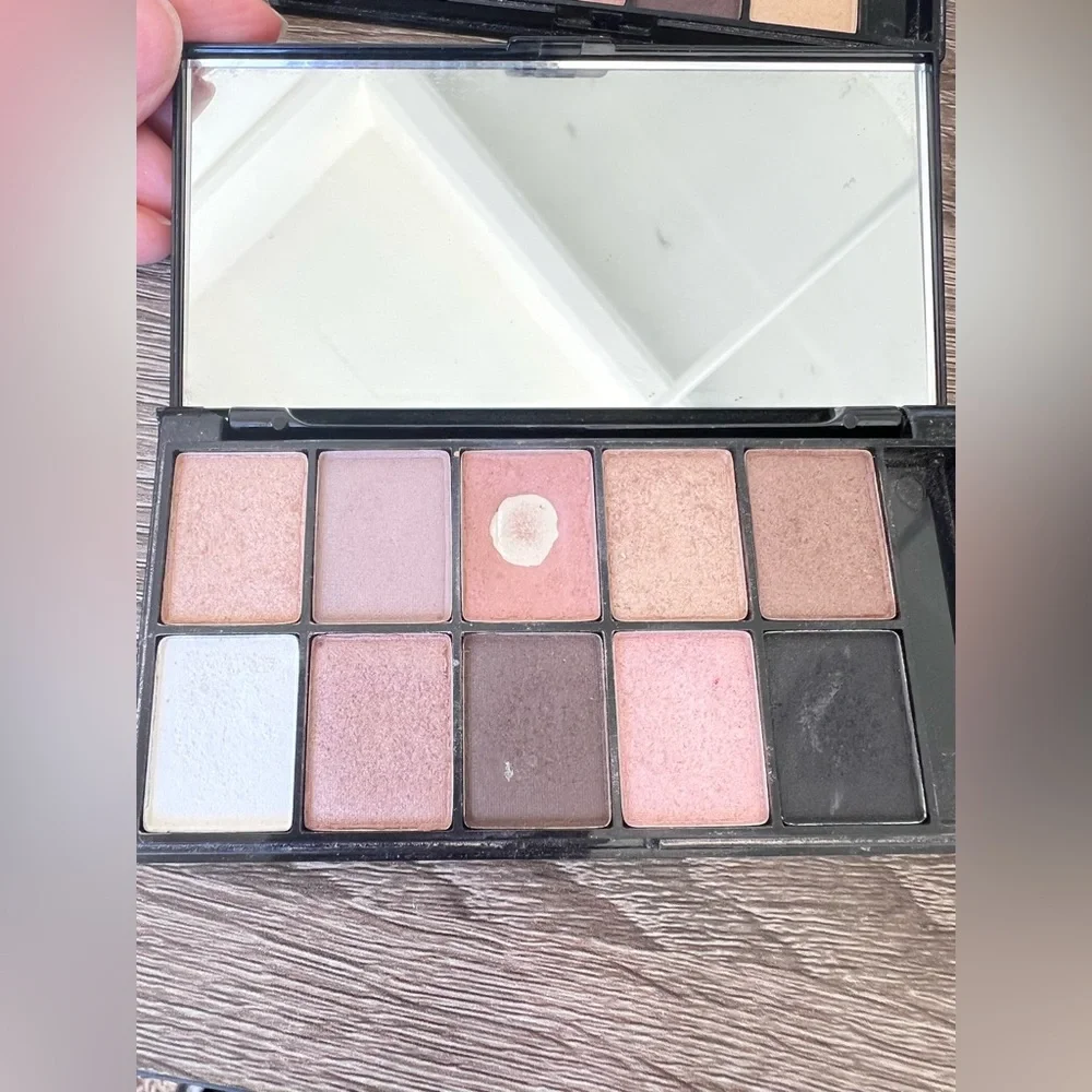 BUNDLE NYX Eyeshadow Palette Mysterious Brown Runway Collection Caviar Bubbles
